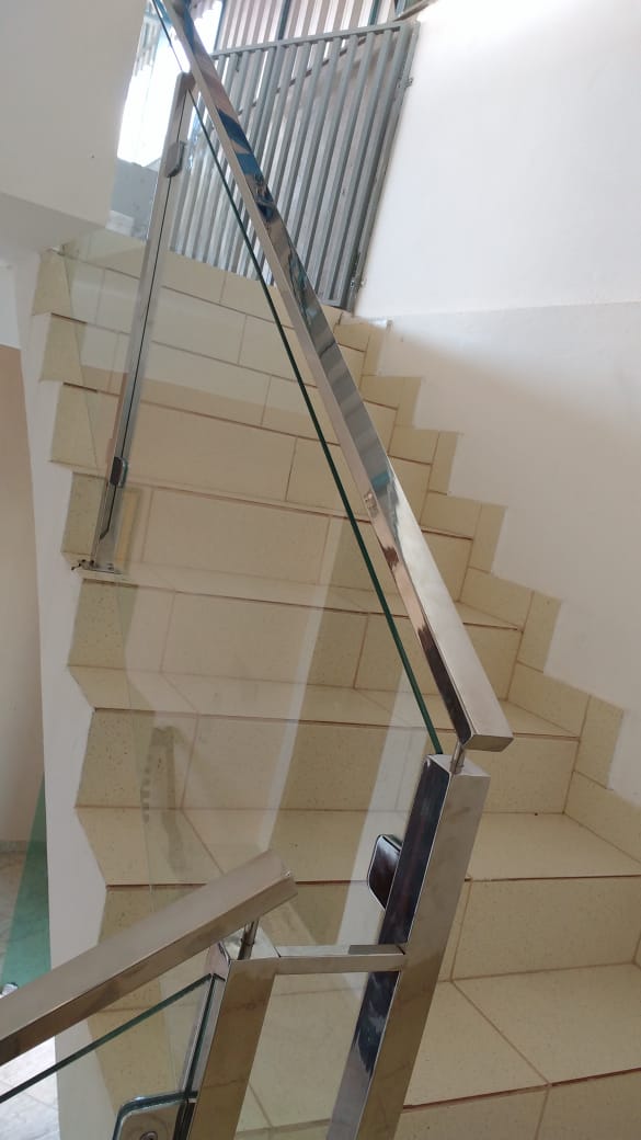 Guarda Corpo vidro incolor.jpeg Guarda Corpo vidro incolor.jpeg